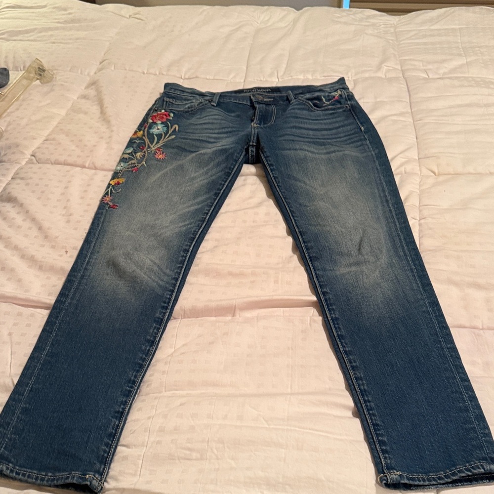 DRIFTWOOD Blue Jeans with Floral Embroidery